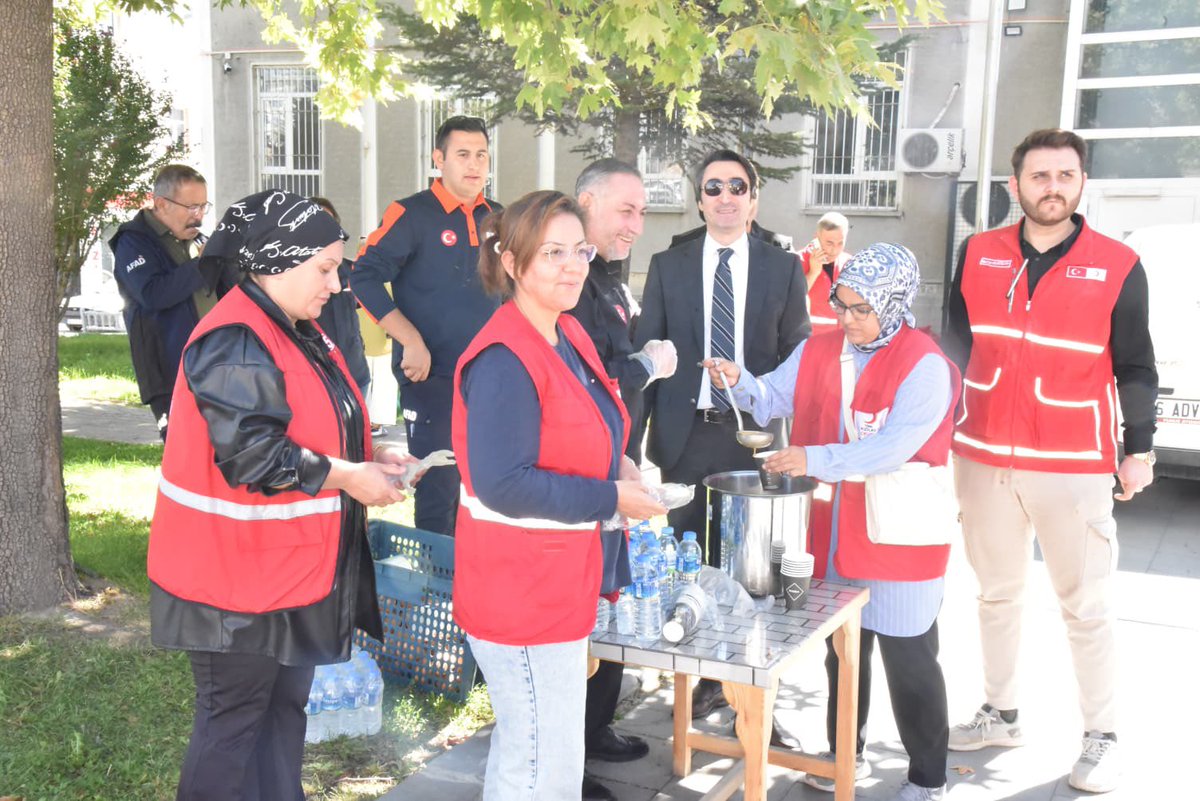 Türkiye afet müdahale planı kapsamında AFAD öncülüğünde Kayseri merkezli ve Yozgat ile Nevşehir i de etkileyen 6.4 büyüklüğünde deprem senaryosu gerçekleştirildi.

instagram.com/p/DO8iqyFjH95/… 

<a href="/kayserivaliligi/">T.C.Kayseri Valiliği</a> 
<a href="/KaymakamComakli/">Selim Çomaklı</a>