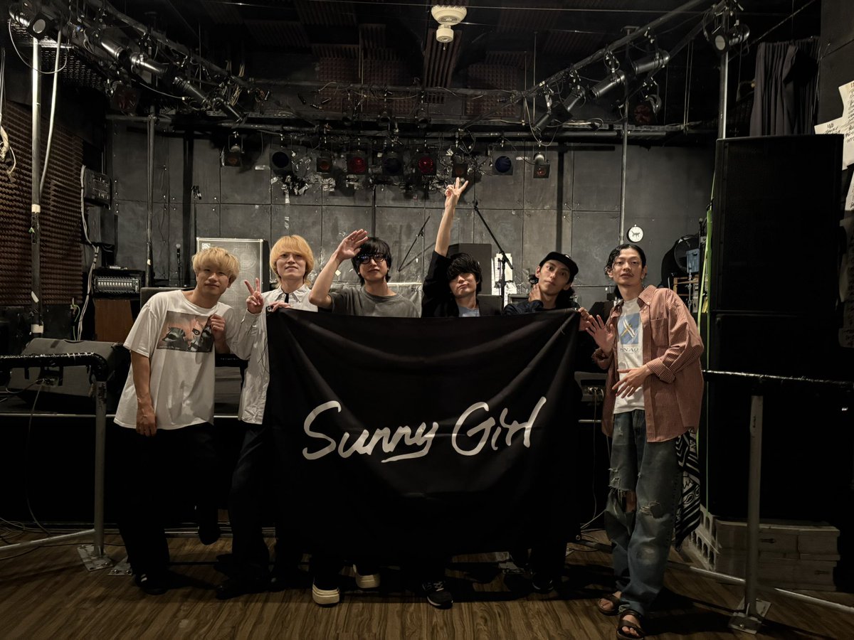 Sunny Girl tweet media