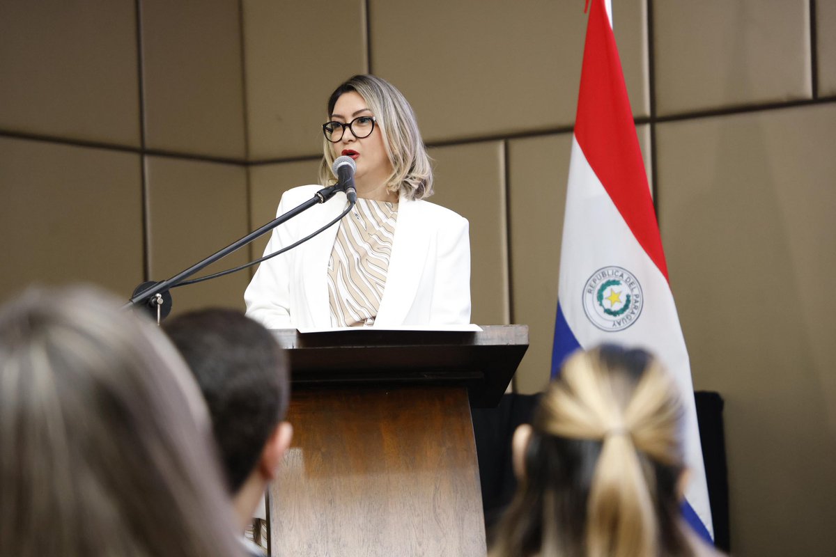 #EmpleoYJuventud | En su intervención de apertura, la ministra <a href="/monicarecalded/">Monica Recalde</a> agradeció la presencia y el compromiso de los organismos internacionales y aliados estratégicos, destacando el trabajo de la <a href="/SNJPy/">Secretaría Nacional de la Juventud PY</a>, la <a href="/ONUParaguay/">Naciones Unidas PY</a> a través de sus agencias, y la participación de