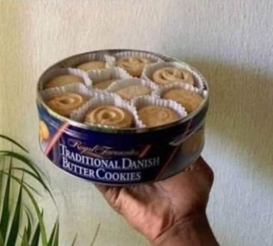 ¿A quién se le ocurre poner galletas en un costurero? 🤨