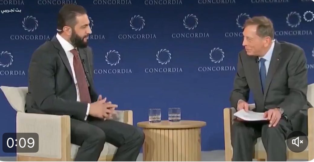 في العراق السلفية الجهادية بقيادة الزرقاوي ابتدعوا فتوى وهي استهداف العدو الأقرب دون الأبعد ..

يعني شكو واحد مو سني سلفي  
أو سني صوفي أو أشعري يعتبر كافر أو مرتد فلازم يُقتل لذلك نزلوا ذبح بالشيعة وغيرهم .. 

والعدو الأبعد هو العدو الخارجي يعني أمريكا واسرائيل ، ذولة الحبايب