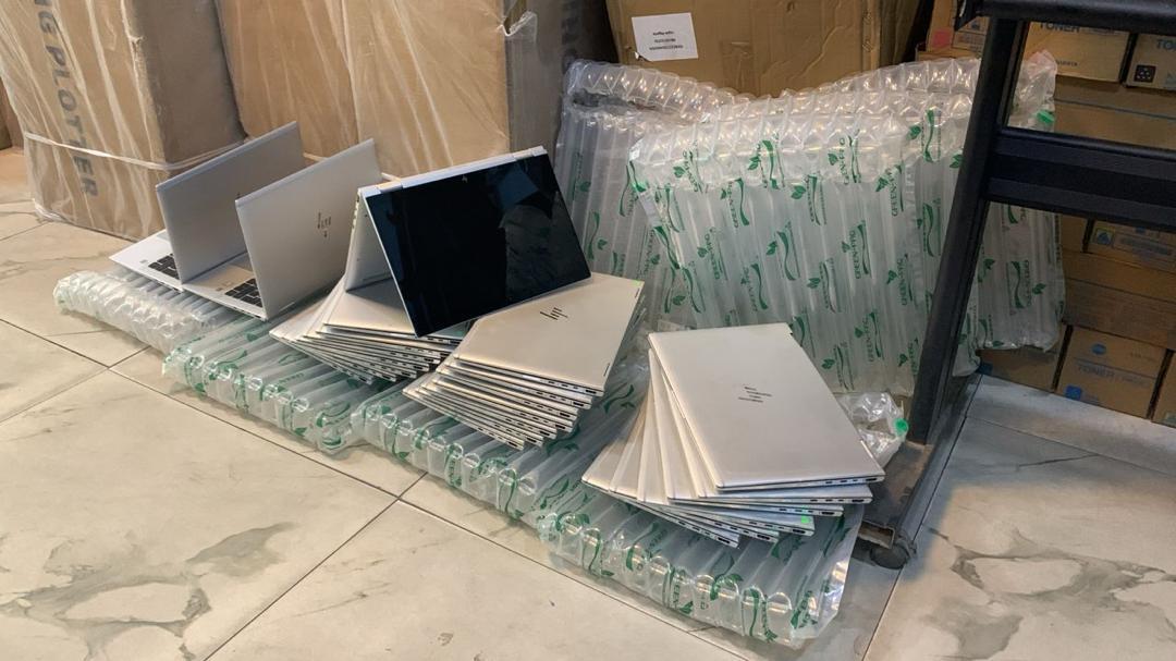 PObafisan's tweet photo. Forget Guinness World Records 🏆 … how about setting a record with your gadgets? 💻📱
At Praiz Tech Hub, we’ve got unbeatable deals that’ll blow your mind. 🚀
DM us today — Buy | Fix | Swap | Upgrade. #PraizDigitals #mandykiss #yabaleft https://t.co/dqz440nTpa