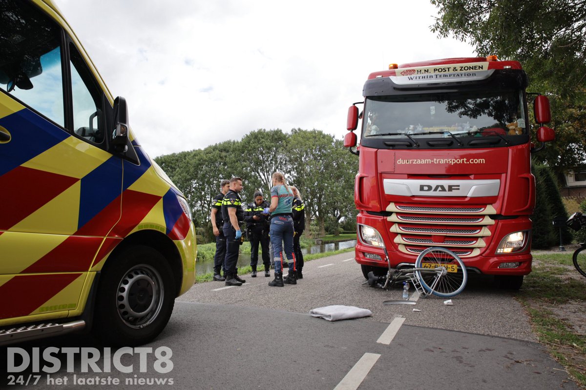 RedactieD8's tweet image. Op de #Zuideindseweg in #Delfgauw heeft vanmiddag een ongeval plaatsgevonden tussen een vrachtwagen en een fietser. De fietser raakte wonder boven wonder lichtgewond en is zonder spoed vervoerd. De #Zuideindseweg was tijdelijk afgesloten voor het verkeer.