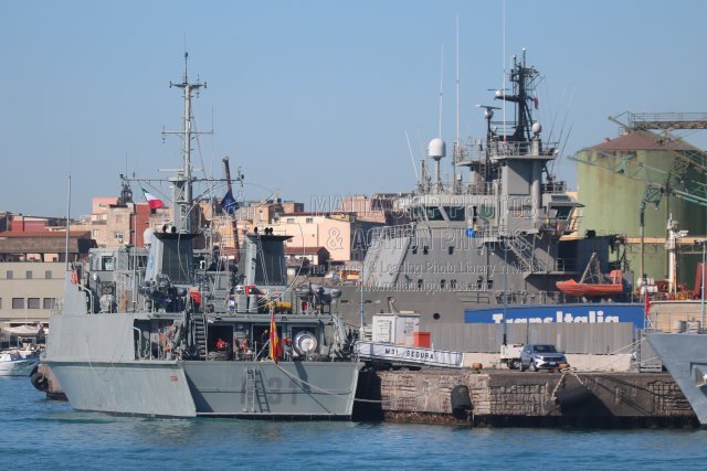 Shipguru's tweet photo. #ArmadaEspanola #SeguraClass #minehunter #ESPS #SEGURA M 31 #berthed at #PortoDiCatania, #sicily - 16.03.2024 - https://t.co/nfgboxc3g3 - NO PHOTOS can be used or manipulated without our permission @key2med @Gibdan1 @med_shipSpotter @ArmadaEspanola_ @WarshipsIFR @Rich_Ships https://t.co/hgFxqW6KTY
