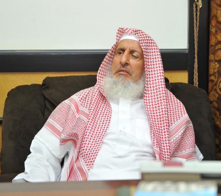 مات غير مأسوف عليه مفتٍ لم يحركه القرآن ولو بكلمة. 
#مفتي_عام_المملكة
#جهنم_وبئس_المصير