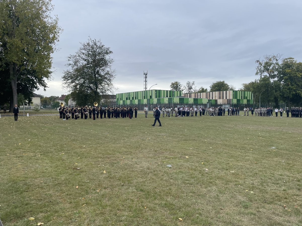 JacquesMyard's tweet image. #passationcommandement au #campGallieni P Lallemand succède F.Blondel  pour diriger la #DIRISI le commissariat numérique pôle réseaux transport &amp;amp; desserte des #armées cérémonie par le général Guirao