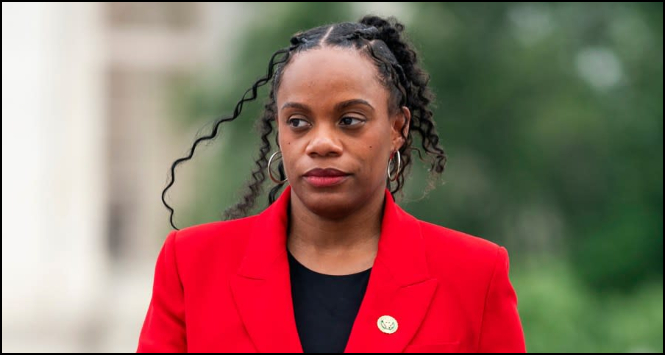 shinemycrown's tweet image. Summer Lee Pushes Back on GOP: ‘You Will Never Erase Black People’ shinemycrown.com/summer-lee-pus… #SummerLee #BlackVoices #DiversityMatters #EquityForAll #GOP