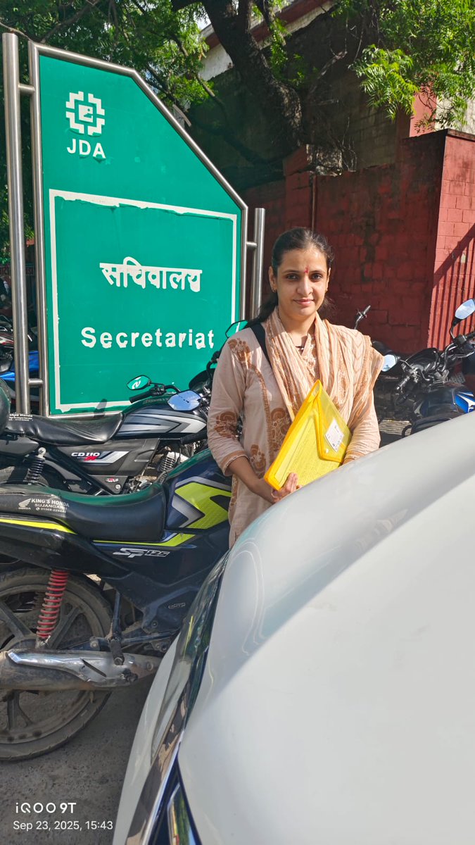 सभी साथियों को सूचित करना चाहती हूं कि आज मैं फिर से sachivalaya जाकर आई हूं आज कन्फर्म हो गया है कि अपनी कोई फाइल नहीं चल रही हैं हमको गुमराह किया जा रहा था अब भी वक्त है कुछ नहीं बिगड़ा. RCTA team ने milkr documents ready kiye the unko पहुंचा दिया है osd ने मार्क कर दिया है।