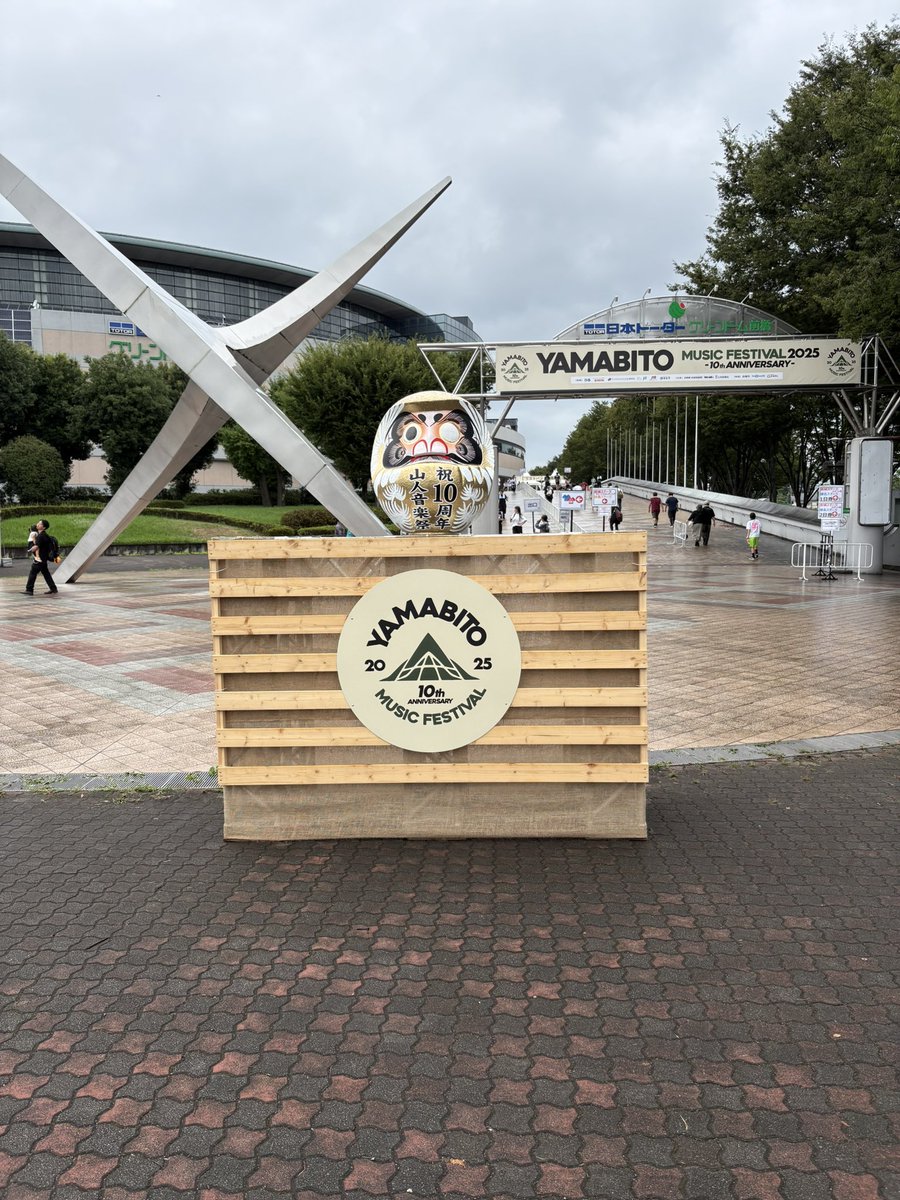 punk_iguana's tweet photo. 会社の上司にHawaiian6が好きな方がいて
ひょんなことからサタニック一緒に参戦して、Hawaiia6また一緒に見たいねということで山人に行ってきました。
みんなで大学生みたいに夜中の1時くらいまでYouTubeみて語り合って楽しかった。
Hawaiian6が人を繋げ、新しい体験をくれた。
#山人音楽祭 https://t.co/2yTFKja5FK