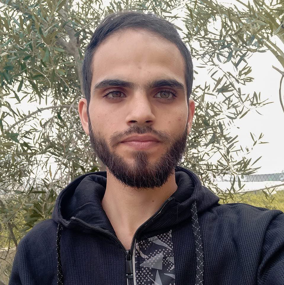 بِسْمِ ٱللَّهِ ٱلرَّحْمَـٰنِ ٱلرَّحِيمِ.

وَلَا تَحْسَبَنَّ ٱلَّذِينَ قُتِلُوا۟ فِى سَبِيلِ ٱللَّهِ أَمْوَٰتًۭا ۚ بَلْ أَحْيَآءٌ عِندَ رَبِّهِمْ يُرْزَقُون.

استشهاد إبن عمي وصديقي وحبيبي الحافظ لكتاب الله والمنشد والقارىء للقران الكريم المهندس محمود هاني بعد أن إغتالته قوات