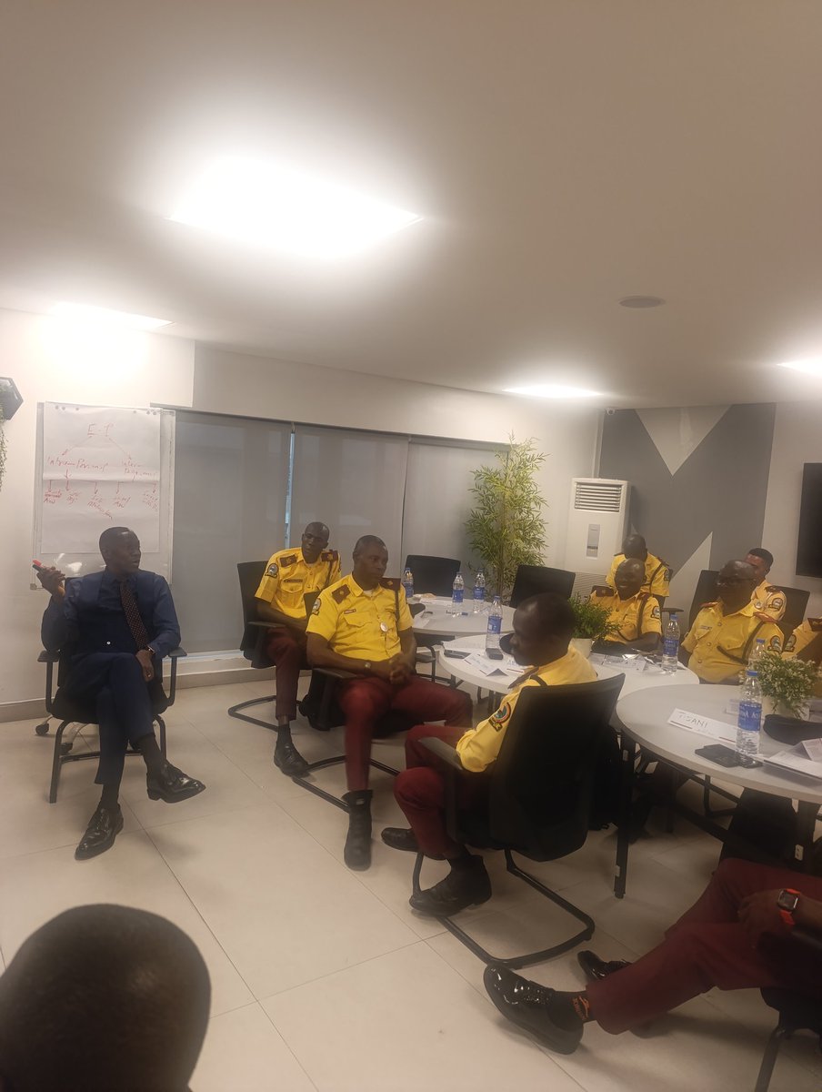 followlastma's tweet image. #Batch3
#Day2
#LASTMAManagementTraining
Topic: #GeneraliNtelligent

General intelligence refers to the overall cognitive ability to reason, learn, problem-solve, and adapt to new situations.
 It encompasses various aspects of intelligence.

4 Components of Self Management were…