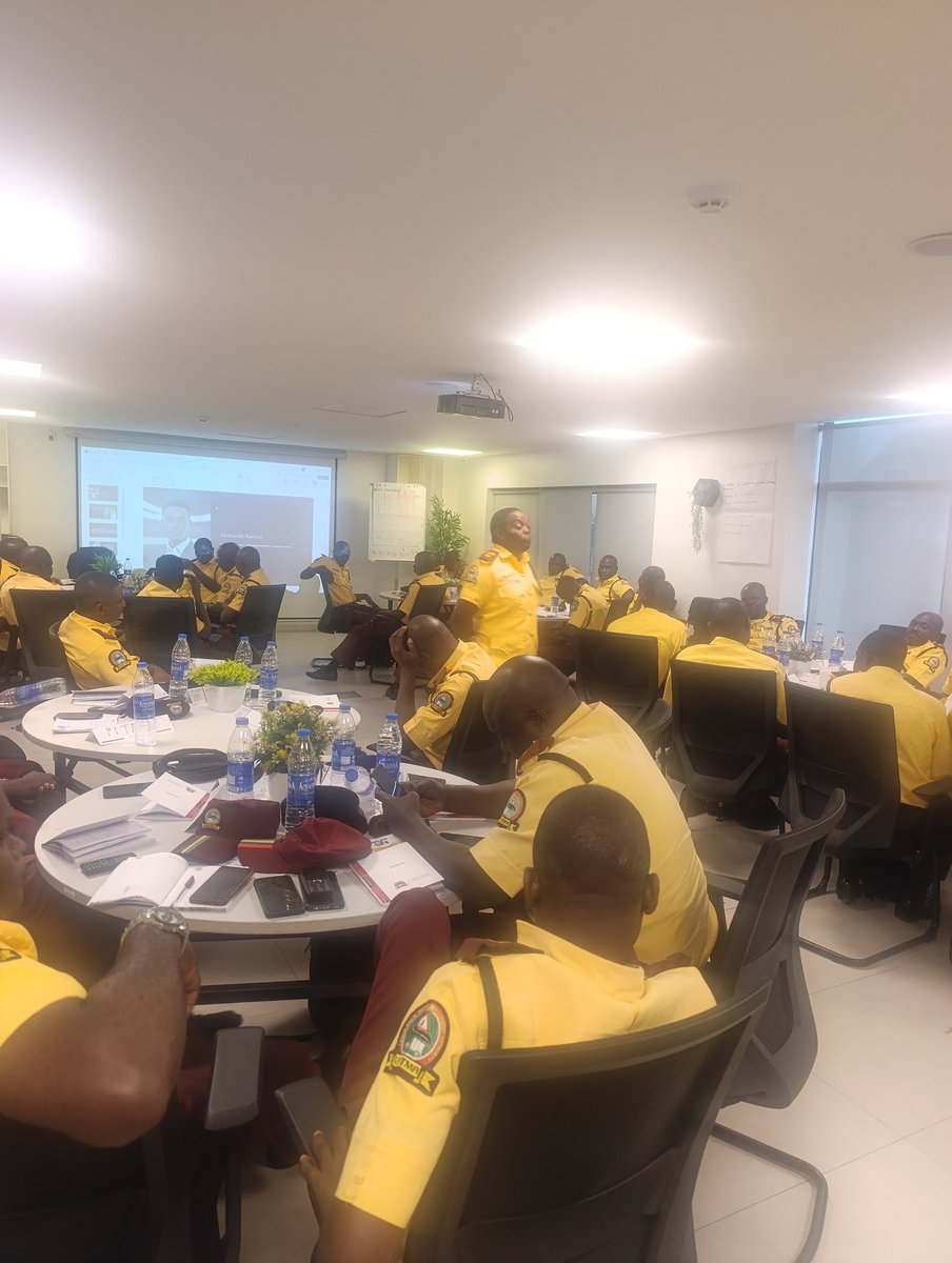 followlastma's tweet image. #Batch3
#Day2
#LASTMAManagementTraining
Topic: #GeneraliNtelligent

General intelligence refers to the overall cognitive ability to reason, learn, problem-solve, and adapt to new situations.
 It encompasses various aspects of intelligence.

4 Components of Self Management were…