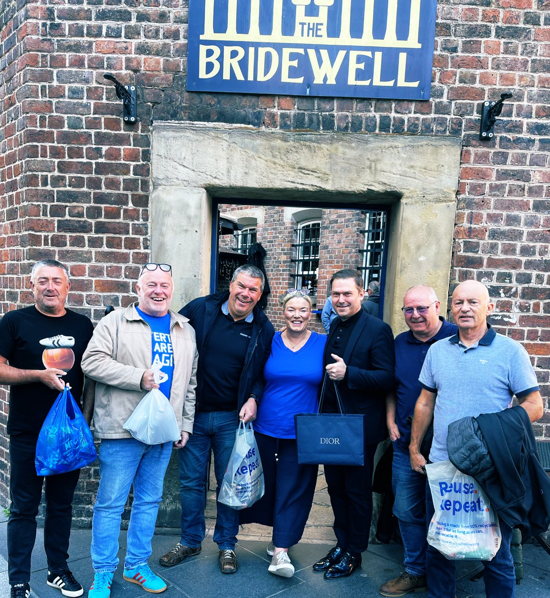 The_Bridewell's tweet photo. Grand day out 🍻

Wolves away 🔵⚪️ https://t.co/QdQGVQsJH2