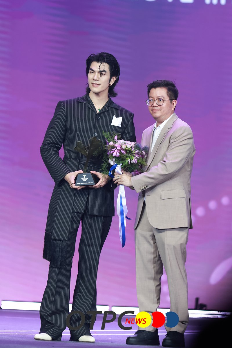 ขอแสดงความยินดีกับ "มาย ภาคภูมิ"  ได้รับรางวัล "LEADING BOYS' LOVE STAR OF THE YEAR" จากเวที Y ENTERTAIN AWARDS 2025 presented by JisuLife 

MILE SHINE AT Y ENT AWARDS 

#MilePhakphum 
#YEntertainAwards2025xShine
#YEntertainAwards2025xJisuLife