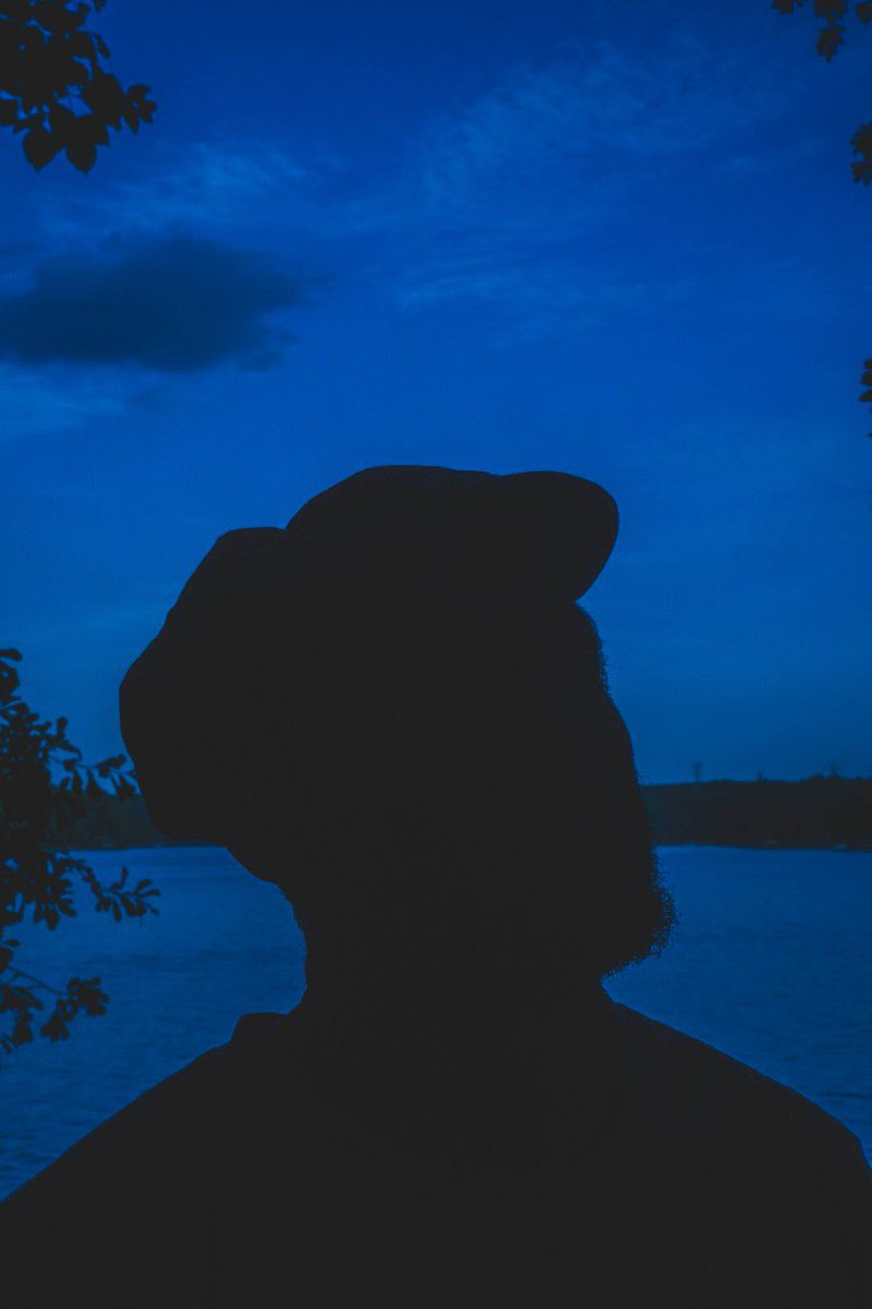 tecoby_'s tweet photo. 🔵🔵

Album: “Whatever the light forms, I am” 
Out on all streaming platforms October 2nd. 

9 songs 25 mins
2.5 years 
Through the valley into the light to arrive at this art piece in a museum. 

Album cover/portraits by : @mrlo__ https://t.co/ocDQuGWG6X