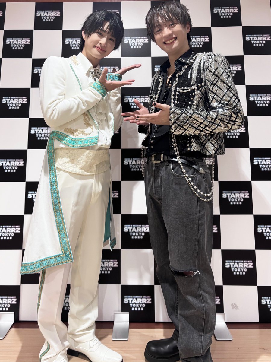 taisho_maeda916's tweet photo. #福本大晴 さんと
お写真を撮っていただきました！

実は客席からパフォーマンスを拝見していたのですが、セクシーボンバイエに圧倒されました😳❤️‍🔥
ファンの皆様もすごかったです‼️‼️‼️

27日もご一緒いたします！
福本大晴さんもファンの皆様も
どうぞよろしくお願いいたします🙇✨
#STARRZTOKYO2025 https://t.co/uCeCysTJwh