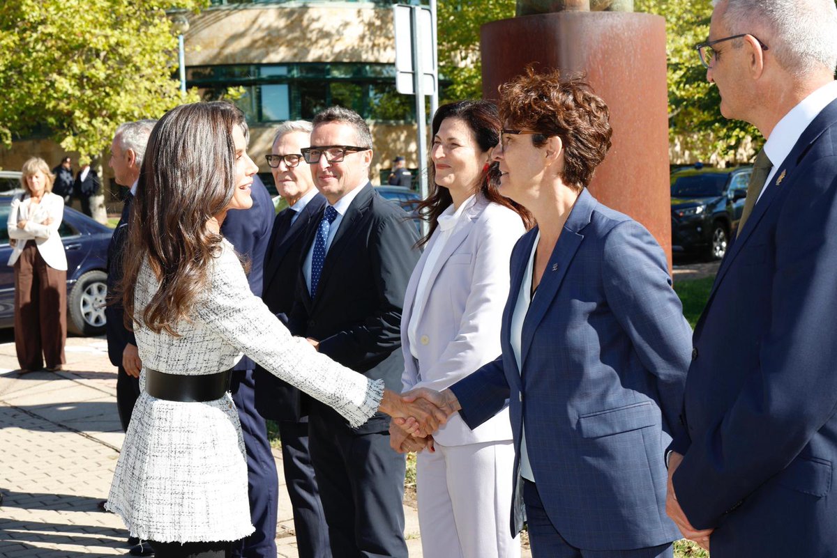 Estamos muy orgullosos de conmemorar en #Salamanca el #WorldCancerResearchDay con la visita de S.M. la Reina al <a href="/ciccancer/">Centro de Investigación del Cáncer/CSIC-USAL-FICUS</a>, centro mixto #CSIC-<a href="/usal/">Universidad de Salamanca</a> que este año cumple 25 años de excelencia científica frente al cáncer, un referente del <a href="/CSIC/">CSIC</a> en investigación oncológica.