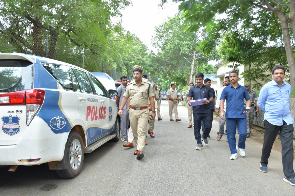 SP Sangareddy (@spsangareddy) on Twitter photo • District performance improved in Citizen Services & Surveillance Capabilities, Technology usage for investigation efficiency
• SP Paritosh Pankaj, IPS reviewed UI cases.
• Awareness on cyber frauds & CCTV importance stressed.
• Weekly leave for staff to be implemented. • District performance improved in Citizen Services & Surveillance Capabilities, Technology usage for investigation efficiency
• SP Paritosh Pankaj, IPS reviewed UI cases.
• Awareness on cyber frauds & CCTV importance stressed.
• Weekly leave for staff to be implemented.