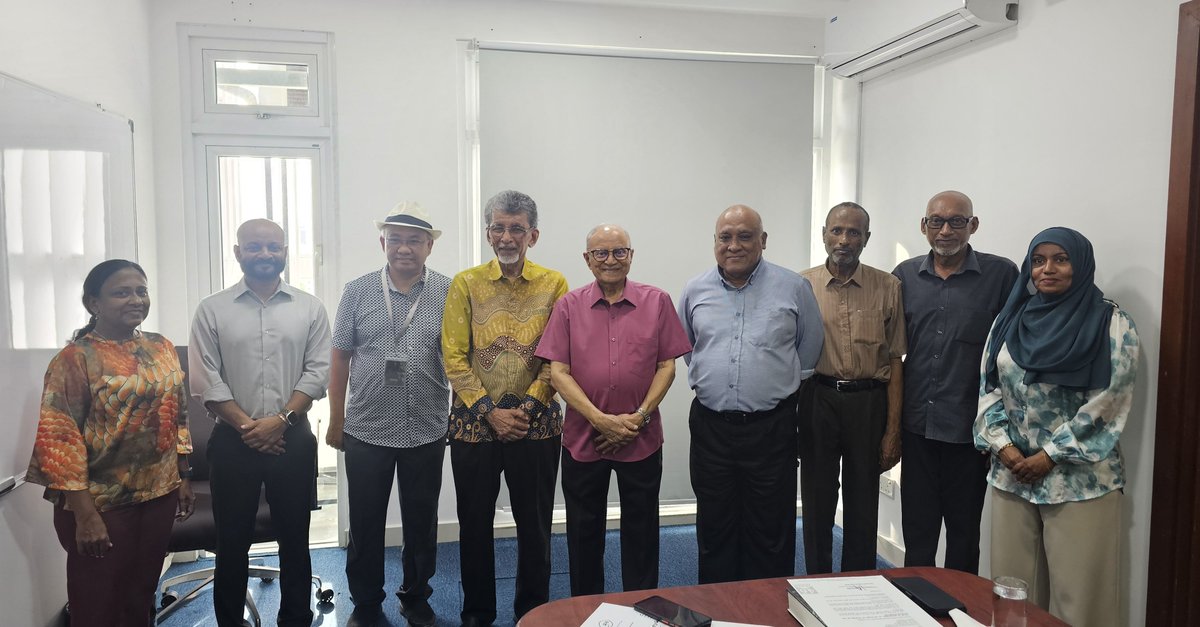 Today, TMF Chairman <a href="/maumoonagayoom/">Maumoon Abdul Gayoom</a> along with other senior members held a meeting with Dato’ Hajeedar Abdul Majid, during which he presented his note of acceptance for his appointment to the Foundation’s Board of Trustees.