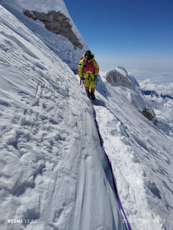 मानस्लू शिखर सर करणारी महाराष्ट्र कन्या प्रियांका मोहिते!

गिर्यारोहक प्रियांका मोहिते हिने जगातील आठव्या क्रमांकाचे उंच शिखर मानस्लू (८,१६३ मी.) यशस्वीरीत्या सर केले.

प्रियांकाची  ही कामगिरी महाराष्ट्रासाठी आणि देशासाठी नक्कीच अभिमानाची बाब आहे.

खूप अभिनंदन !!! 

#सातारा