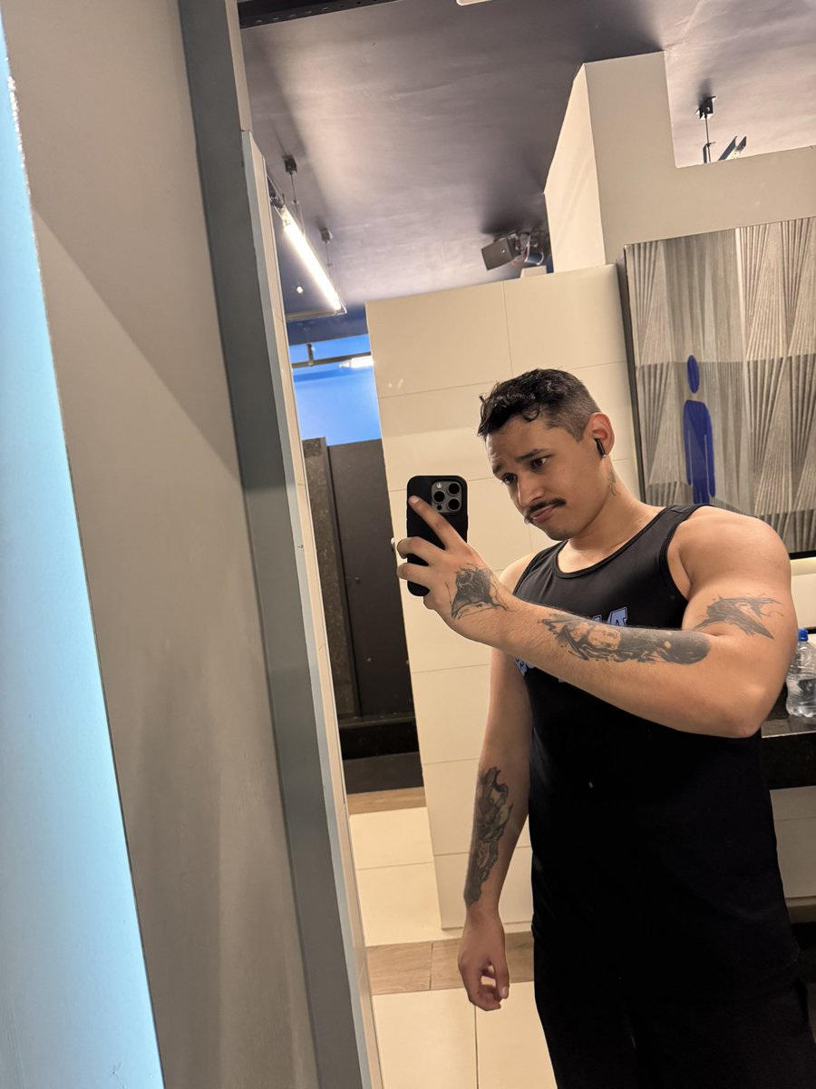 Davis2cast's tweet image. Que foto é essa engraçada