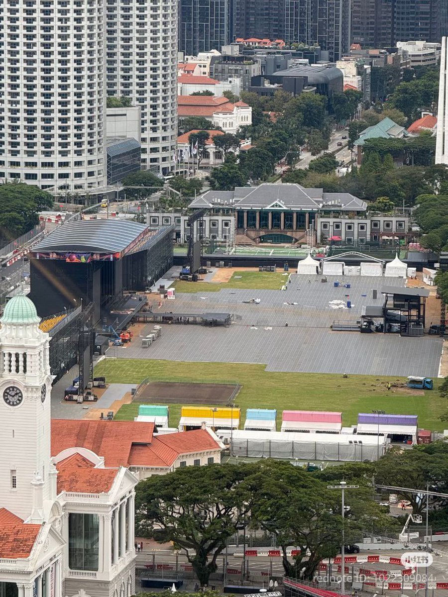 danceinthedarth's tweet photo. F1 stage is being set up as we speak!! 

📸: ctto on xhs

#GDRAGON #GDRAGONINSG https://t.co/zRSklkZpai