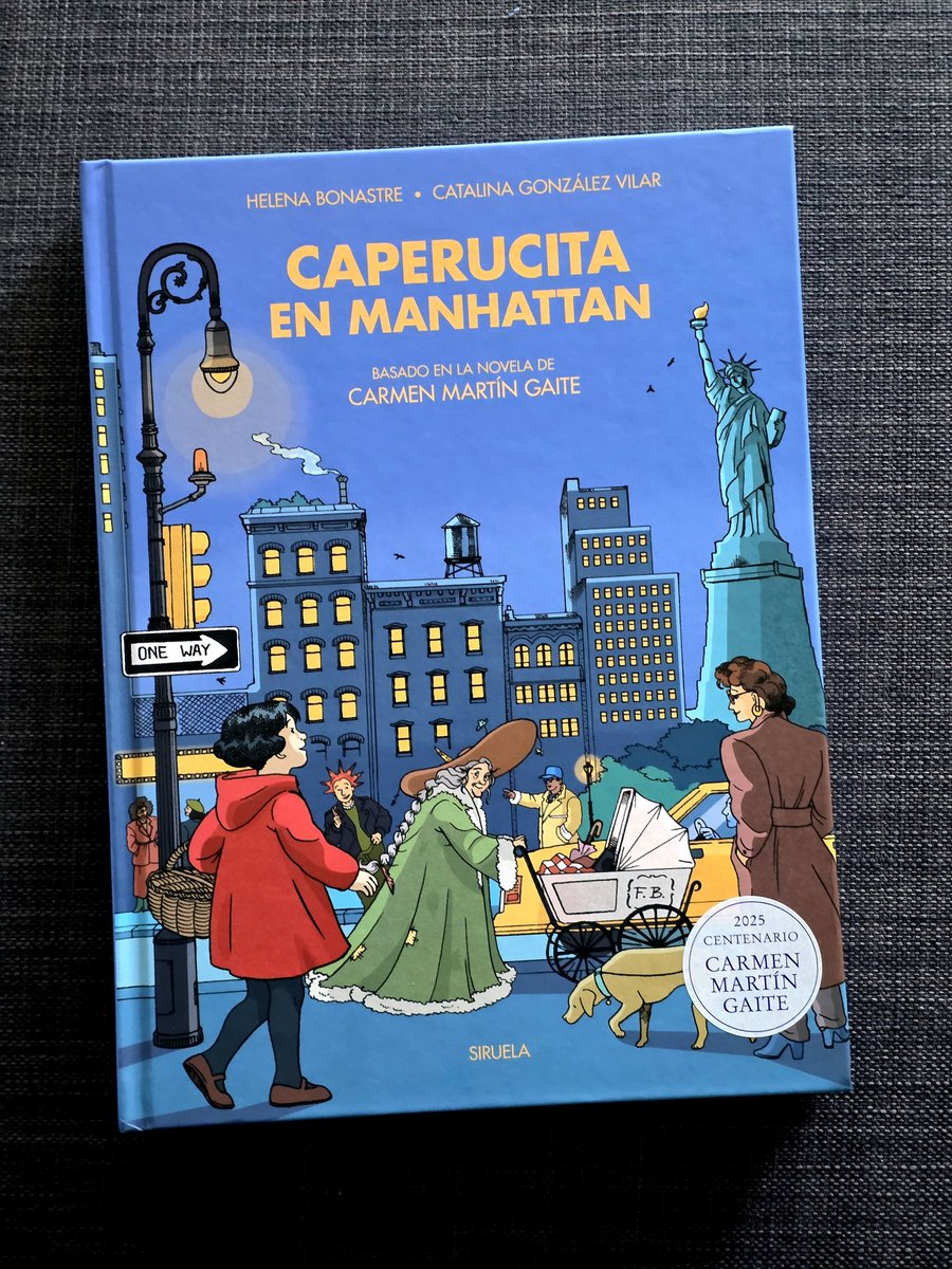 Parecía imposible, pero <a href="/helenabonastre/">helenabonastre</a>  y <a href="/CatalinaGVilar/">Catalina González</a> han conseguido trasladar la magia del original de Martin Gaite, demostrando que su reescritura de Perrault sigue teniendo una fuerza incontenible en viñetas
No se lo pierdan, es una delicia. @siruelaediciones