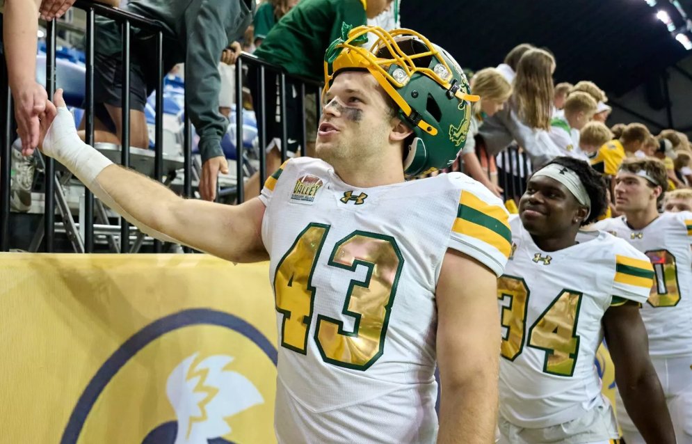 NDSUEngineering's tweet image. 💚💛 This Homecoming week, we’re celebrating the heart of Bison Pride.

Linebacker Logan Kopp → 2025 Allstate AFCA Good Works Team honoree 🏈
⚙️ Mechanical engineering major
🙌 Volunteer + leader with FCA
🦬 Two-time All-MVFC first-team selection

 Congrats, Logan!