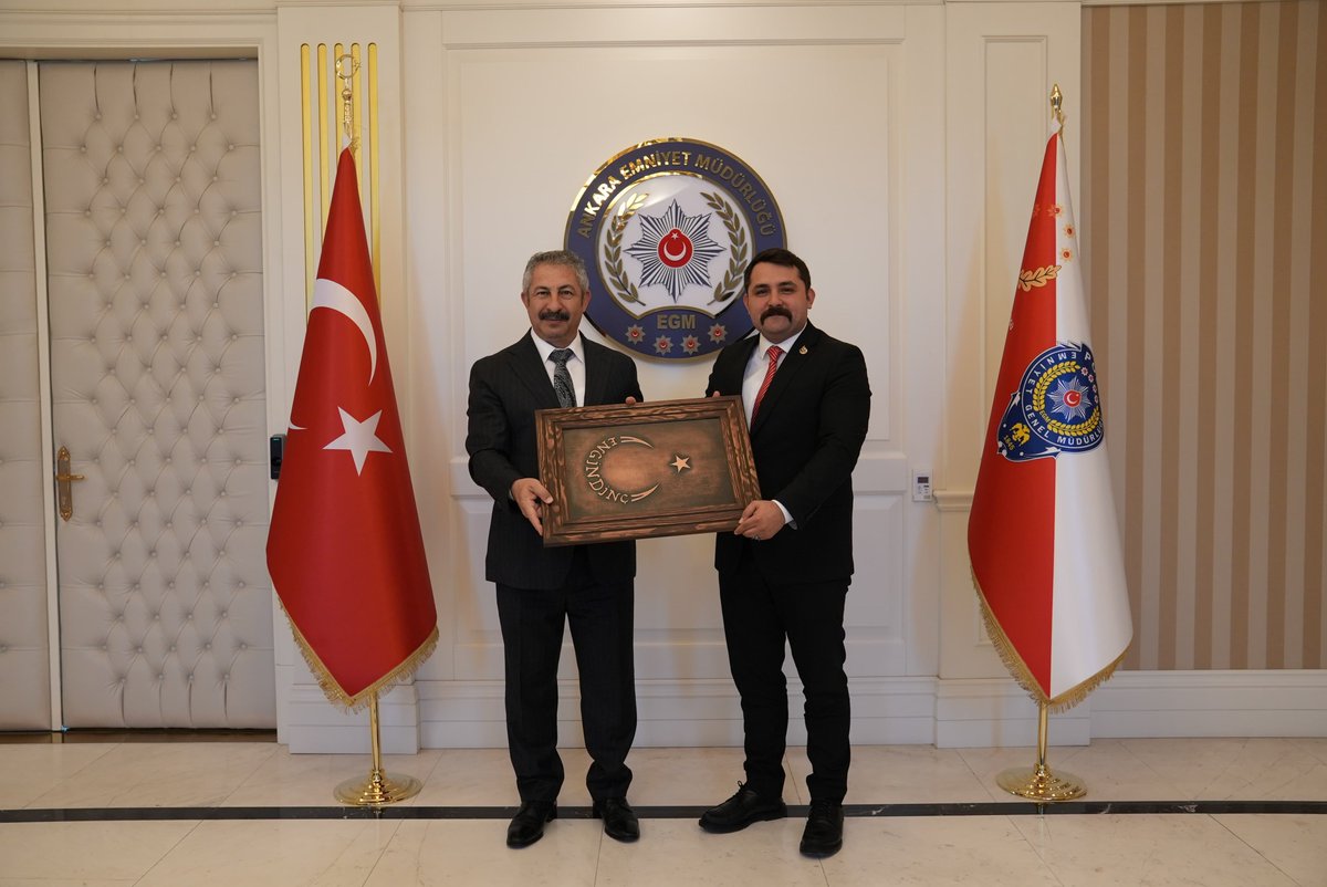 📍Ankara

Genel Başkanımız Sn. Ali Can Kocaman, Ankara İl Emniyet Müdürümüz Sn. Engin Dinç ile bir araya geldi.

Misafirperverliklerinden dolayı Sn. Müdürümüze teşekkür ederiz.