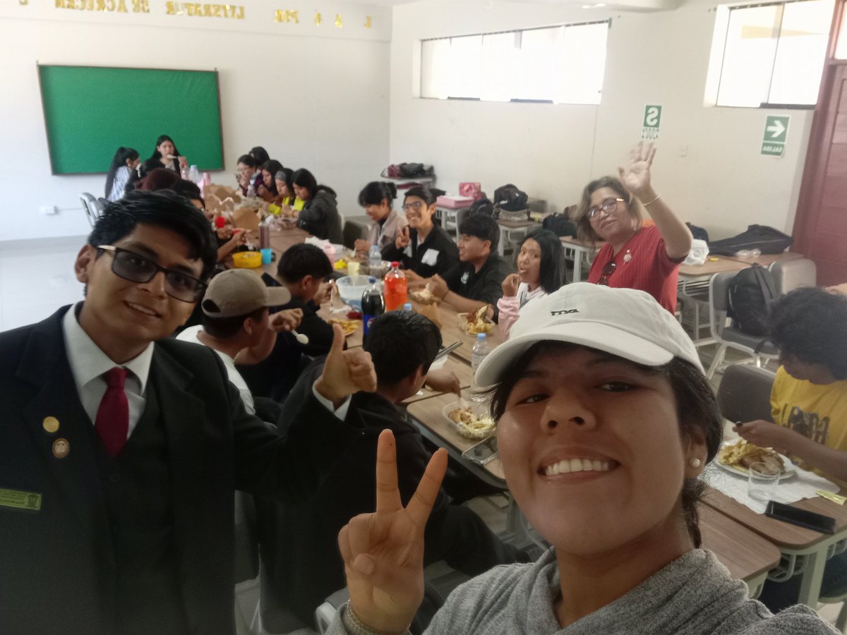 claudiapancitoX's tweet image. ahora ni un hello, ni un good afternoon 🙄😮‍💨 
pero que lindo recuerdo 💌 IDEX 

#ayearago #memorie #springday #college 💛