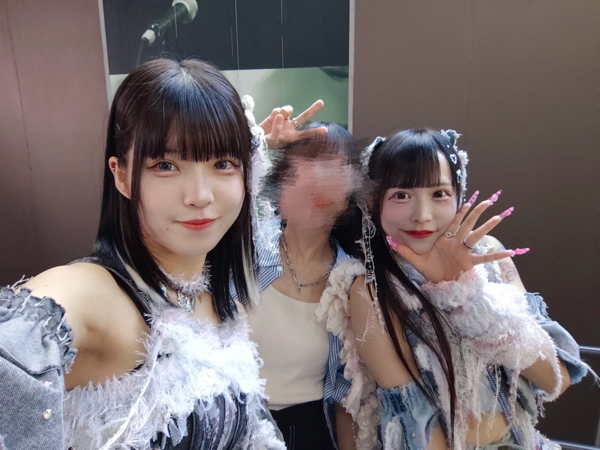 ブルチョコのおふたりとはじめましての写メ撮りました( ˶&gt; &lt;˶)՞ ՞めちゃめちゃ可愛くて、ライブもめっちゃかっこよかったです( ˶&gt; &lt;˶)՞ ՞

 #ブルチョコ