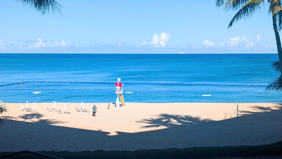 木田さんこれが沖縄の海だよ〜🏄🏻‍♀️