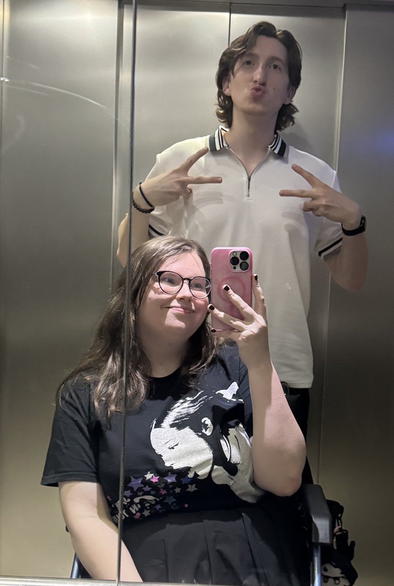 itsonlyem's tweet image. I’ve been wfh the last few months as I couldn’t walk anymore. I was in a LOT of pain to the point of being in a wheelchair. I didn’t want anyone to know. 

I’m stronger nowadays and getting stronger each day 🥹

Forever grateful for Shane for helping me every step of the way 💖