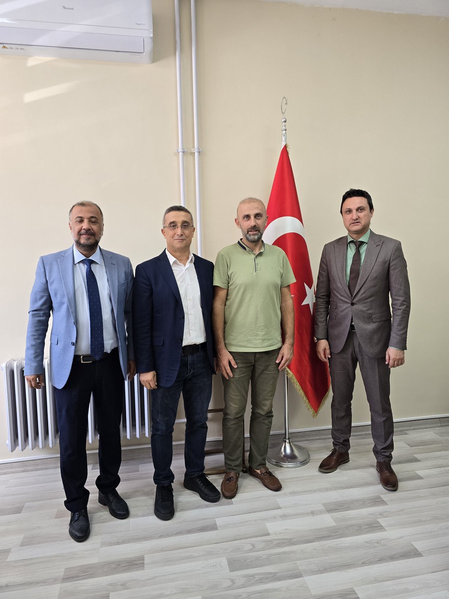 ebasaran81's tweet photo. Sancaktepe İlce Milli Egitim Sube Müdürü Recep Ali TAY ve Oluver ÖZTÜRKLER,Sancaktepe Rehberlik Arastirma Merkezi Müdürü Mustafa Özkan GEZER ve Sancaktepe Fatih Borsa İstanbul Anadolu Lisesi Müdürü Hüseyin YAZICI ya ziyarette bulunduk. https://t.co/pb2ZT4oA7w