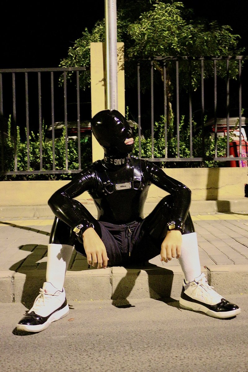 左顾右盼 不知道看啥