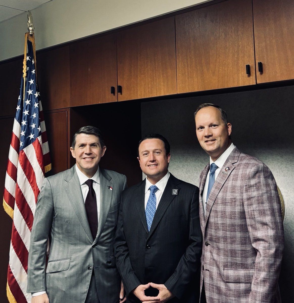 The <a href="/BlockchainAssn/">Blockchain Association</a> kicked off our #GENIUS Act briefing series across America. GENIUS unifies the regulatory landscape for #stablecoins while preserving a vital role for the states—and we’re proud to bring this program to state financial regulators.

First stop 📍 Raleigh, North