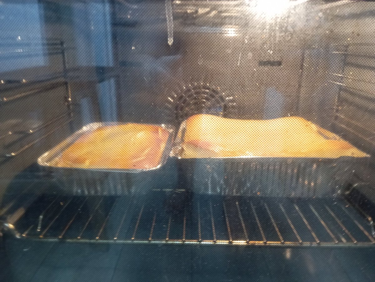 Preparar y hornear una tarta siempre me relaja. En este caso, una tarta de queso que luego cubriré con una mermelada de frambuesa...