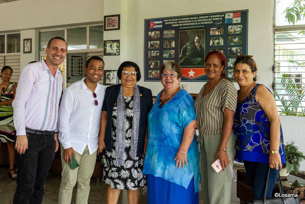 CubaMined's tweet image. 🇨🇺 Momentos hermosos vividos con los niños y niñas de la Escuela Solidaridad con Panamá, con la tía Rosa Campos, los buenos amigos de la Casa Editora Abril y el colectivo pedagógico de esta insigne institución.
#CubaMined
#EducaciónInclusiva
#MaestrosDeCorazón