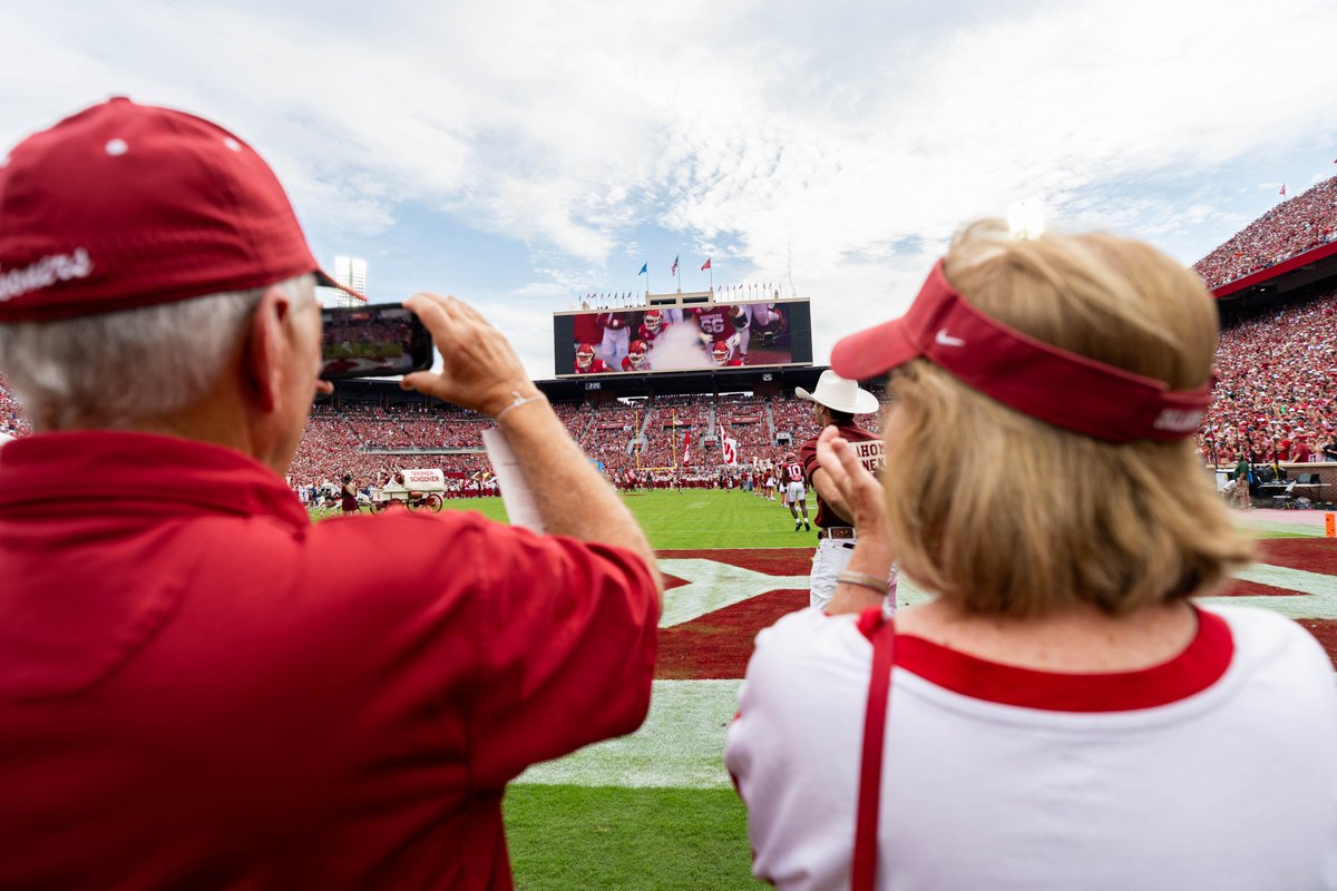 Thank you to our subscribers who joined us on the field before and after the game vs Auburn!

We give away these experiences to 1Oklahoma subscribers for every home game.

Subscribe today for benefits like this and much more at 1oklahoma.com
 
#BoomerSooner #NIL