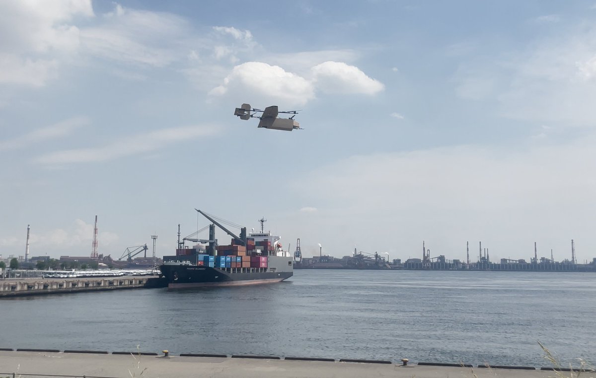 明日と明後日、ポートメッセ名古屋のドローンサミットにて弊社AirKamuy出展しています！ブースにて段ボールドローンを展示している他、明日24日の13時15分からは屋外にて飛行展示を行います！　ぜひみにきてください！（飛行展示は、風雨の状況によっては中止します）dsummit.event-lab.jp/v4/oguide/exhi…