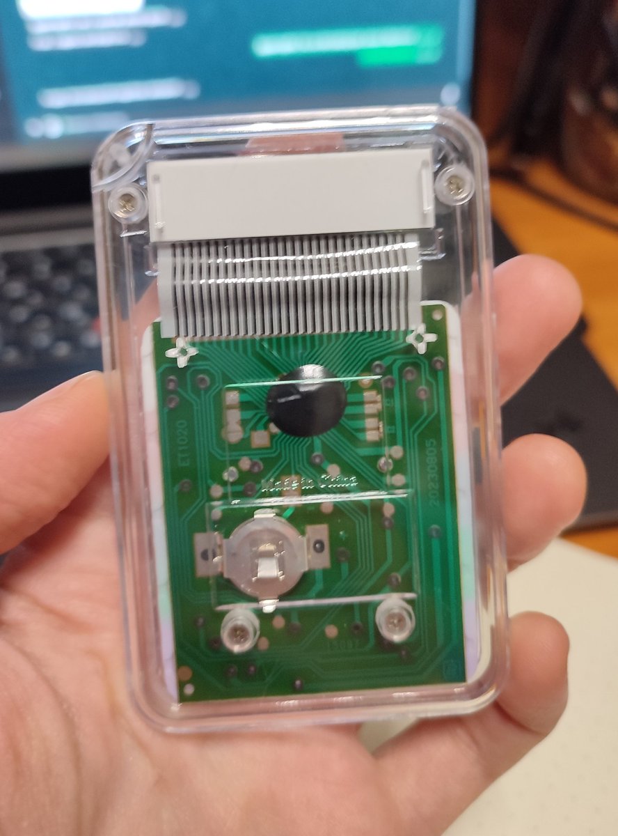 боже как же я люблю такие штуки капецццц

у него ещё кнопочки так приятно нажимаются как попыт 😌