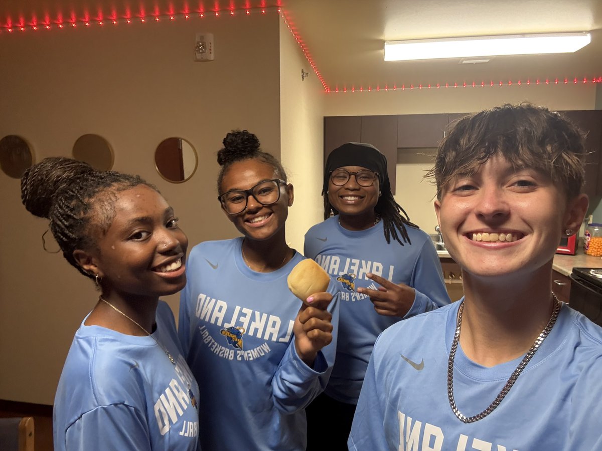 Class bonding for our squad this past week🐠.

- Freshmen had dinner at Chili’s🌶️.
- Sophomores had hibachi at Umi Sushi &amp; Steak House🍣.
- Juniors had breakfast at Harry’s Diner🍳.
- Seniors had a movie night🍿.