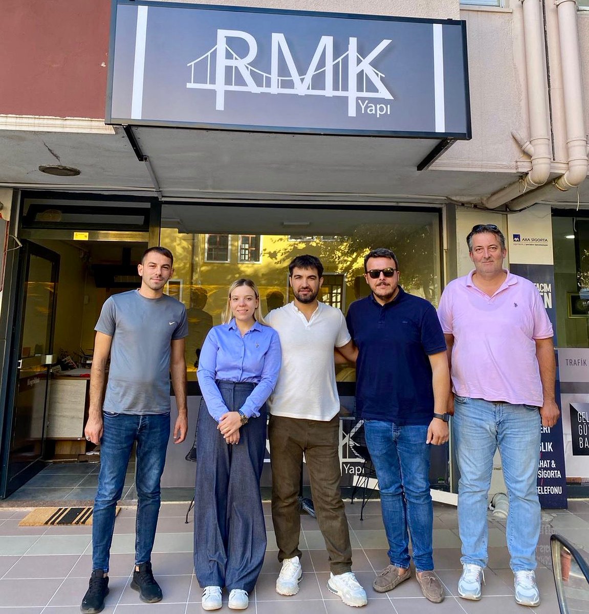 Teşkilatımızla birlikte, Vizemizin değerli esnaflarından kardeşim Ramazan Yalçınöz ve eşi Irmak Yalçınoz’un açılışını yaptığı RMK Yapı’ya hayırlı olsun dileklerimizi ilettik.
Allah’ım hayırlı kazançlar versin inşallah🤲