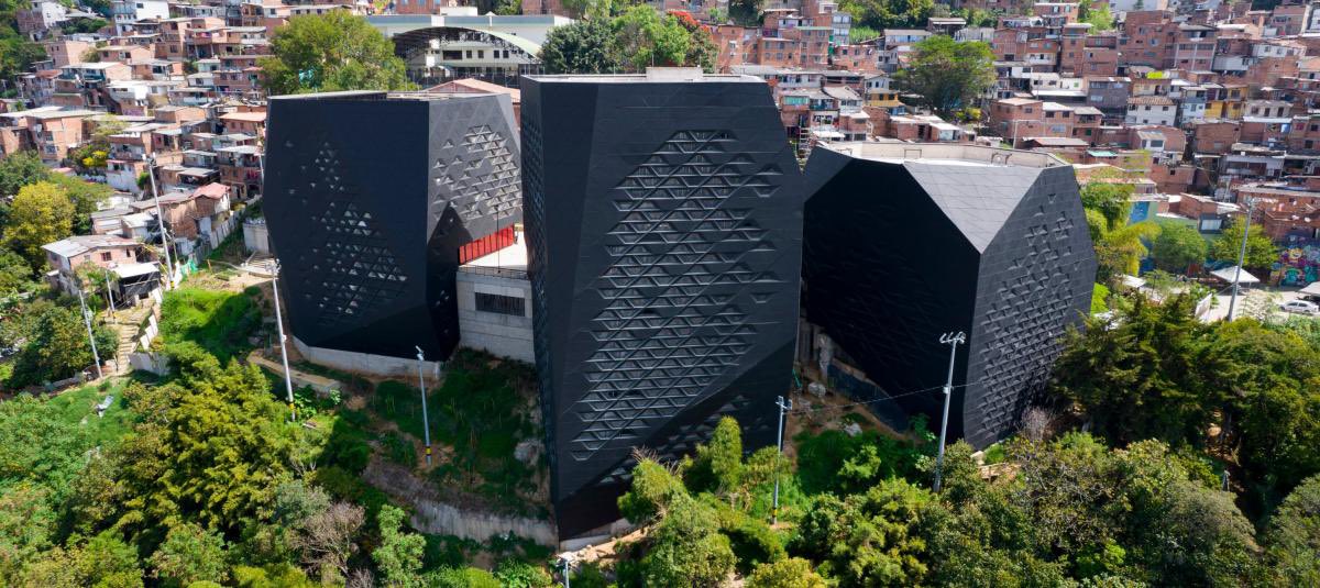 La Recuperación de la Biblioteca España hoy Biblioteca Santo Domingo Savio, fue un logro de la administración <a href="/QuinteroCalle/">Daniel Quintero 🇨🇴</a> .   

Que el Fico-Chirretismo quiera decir otra cosa es la mentira que quieren imponer en la ciudad. 

Su estrategia es apoderarse de los logros de la