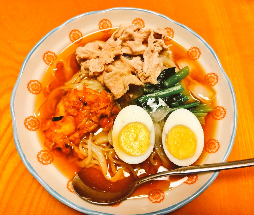 今日の晩ごはん
 
盛岡冷麺

私はお昼食べすぎてなし〜。
この冷麺のスープ美味しいんよね