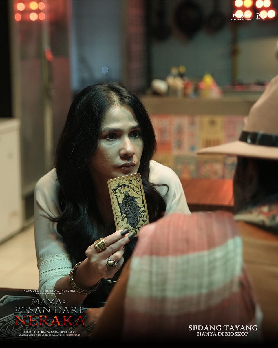 pichouse FILMS (@pichousefilms) on Twitter photo Kartu apakah yang coba dikomunikasikan MAMA kepada Pak Karto? Sebuah pesan... atau isyarat tersembunyi?
MAMA: PESAN DARI NERAKA SEDANG TAYANG DI BIOSKOP!
BELI TIKETNYA SEKARANG‼️
#MamaPesanDariNeraka 
#FilmMamaPesanDariNeraka
#MPDN Kartu apakah yang coba dikomunikasikan MAMA kepada Pak Karto? Sebuah pesan... atau isyarat tersembunyi?
MAMA: PESAN DARI NERAKA SEDANG TAYANG DI BIOSKOP!
BELI TIKETNYA SEKARANG‼️
#MamaPesanDariNeraka 
#FilmMamaPesanDariNeraka
#MPDN