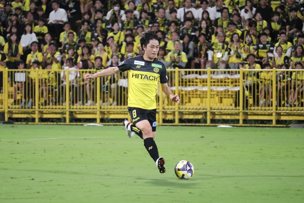 柏レイソルオーセンティックユニホーム　小泉佳穂 非正規・美品】柏レイソル 2025ユニフォーム MF 8 小泉佳穂