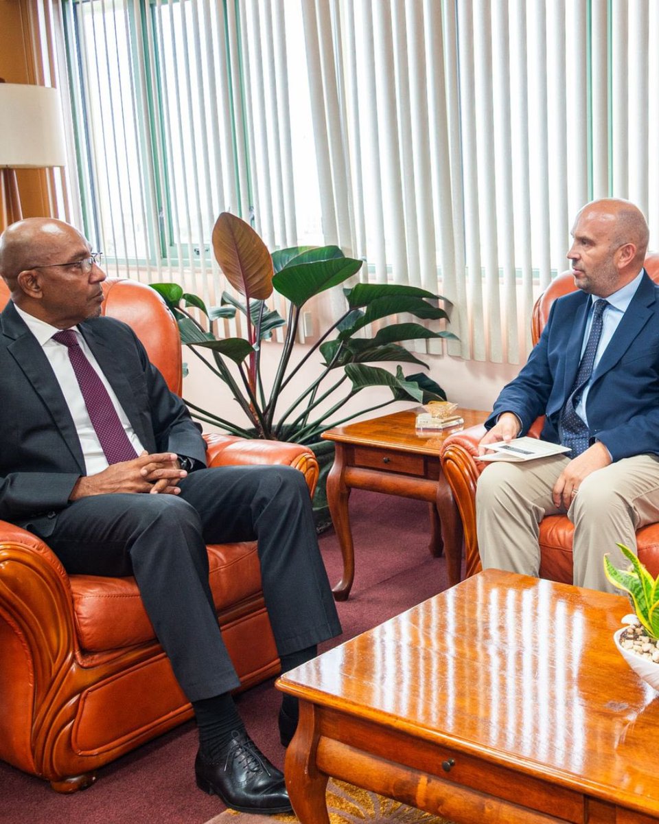 dominica_of's tweet photo. On September 12, Acting #PrimeMinister Hon. Dr. Irving McIntyre held a #discussion with His #Excellency Simon Mustard, the #British High Commissioner to the #Commonwealth of #Dominica, at the Prime Minister’s Office.
#Caribbean #UK #UnitedKingdom #bilateral #foreignaffairs https://t.co/7IgynzVgOU