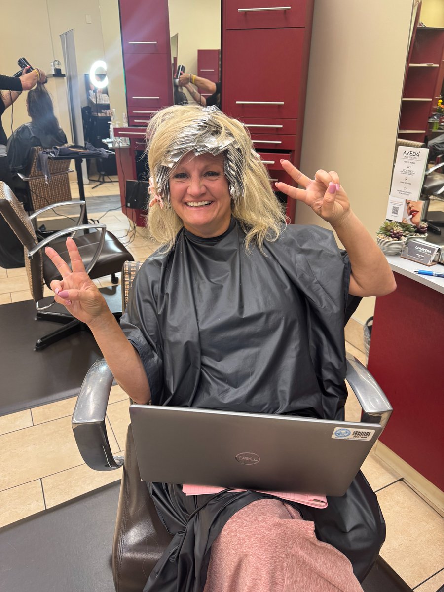 📷Multitasking at its best!
Getting hair highlights ✅
Signing Simon and Schuster book deal ✅

I can’t wait for you to read it! Next book on Confidence coming out September 2026, baby!