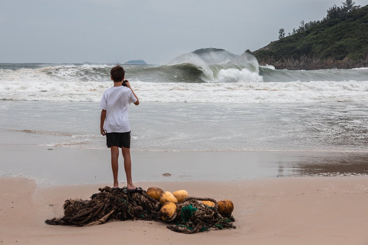 Hong Kong waits for super typhoon Ragasa